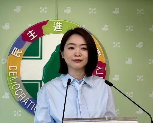 民进党发言人韩莹对郑丽文访陆大加质疑，并发出警告，不自量力3月31日，岛内舆