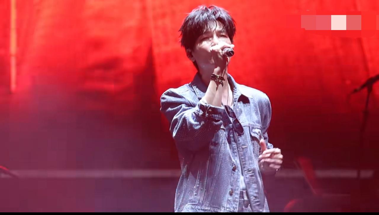 陈楚生广州草莓音乐节《荒岛》有了新编曲！哇，这就是咱生哥的魅力。他永远在进步