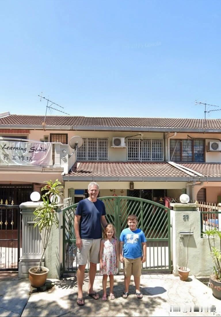 美国大叔拐走亲生子女携子浪迹天涯忘了具体是2002年的哪一个月份，我家隔壁