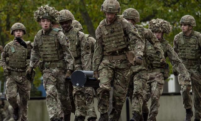 英国为什么不占领其殖民地，变成自己庞大的国土？首先得明白，英国搞殖民地主要图的