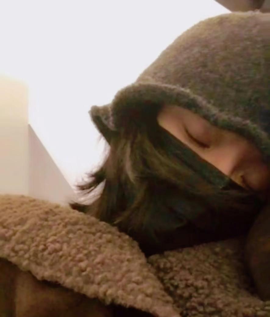 穷人的小孩人生，是从三十五岁开始的。社交平台上有一个很意识的流行语叫做托举爱