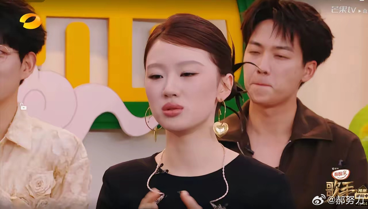 何炅:主持人的命也是命断眉袭榜，网投单依纯应战，Gai主动提出和单依纯换位，只为