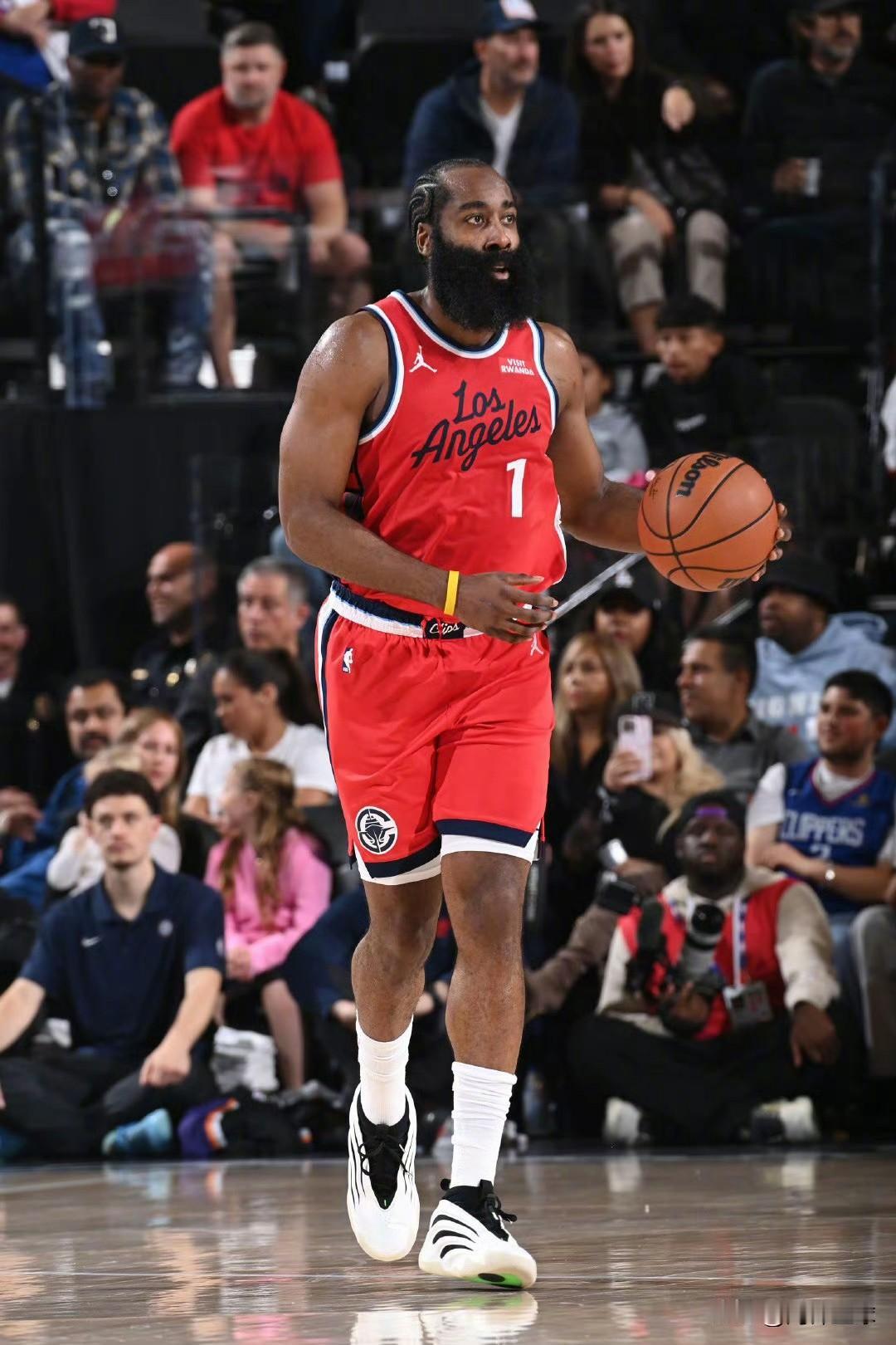 哈登带病砍两双，快船再负太阳惨遭4连败！刚刚结束的一场NBA常规赛，回到主场