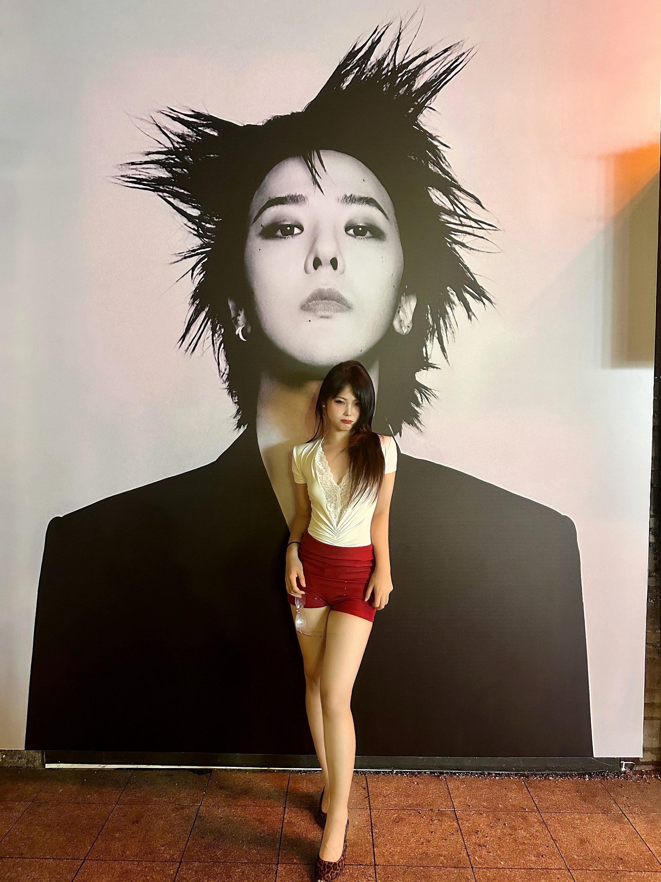 请不要乱穿衣服 除非你是权志龙。辣妹穿搭大赏  jennie和权志龙都喜欢😭