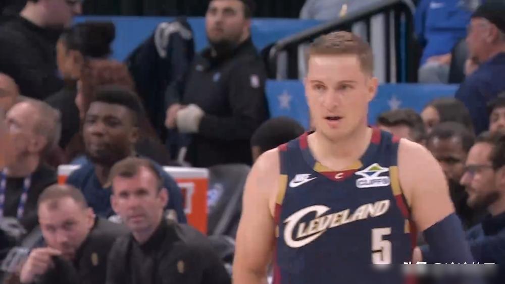 骑士血洗魔术：哈登米切尔用暴力突破上演得分效率教学，高手在高效路径上精准杀戮！