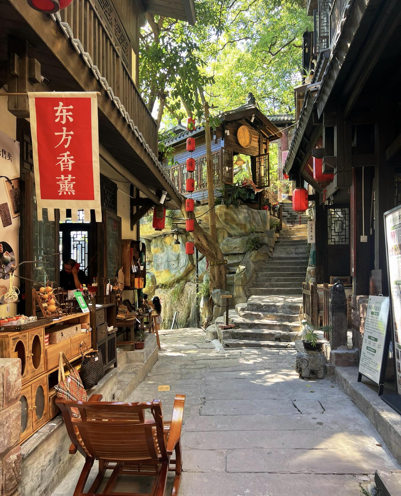 重庆秋老虎狂飙35度！爸妈连夜跑路仙女山，我真看不懂重庆的秋老虎有多狠？明