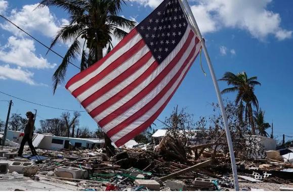 美国恐怕再也难以重新崛起，原因主要有两个：第一是沉重的国债，美国人靠着贪心一直在