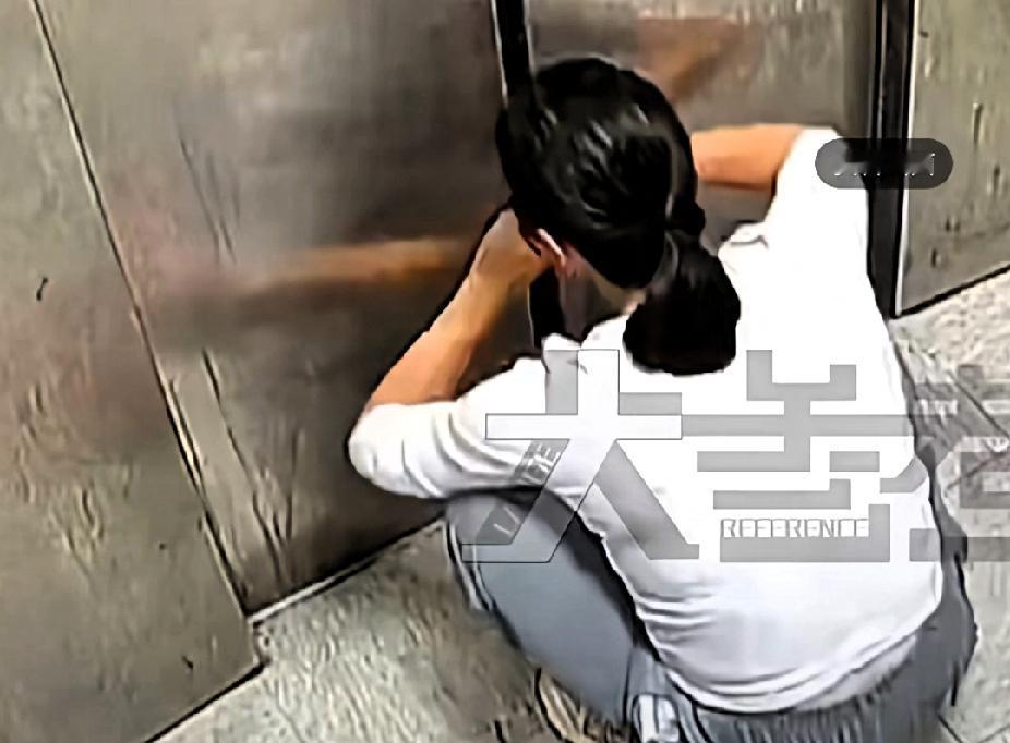 郑州女子电梯坠困半小时，应急按钮成摆设？物业：放假了10月1日，郑州一女子