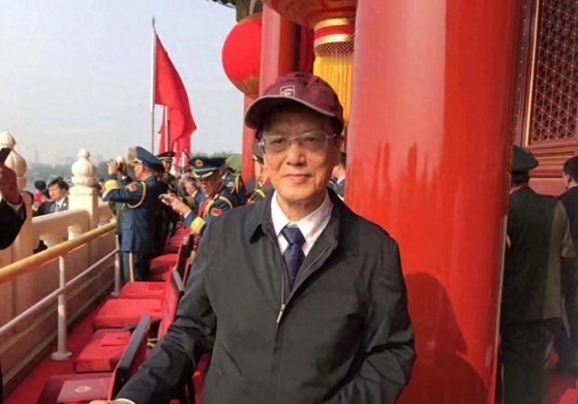 美俄都没攻克的世界难题，却被中国一老头突破，国家奖励1000万，他还一分不要，全