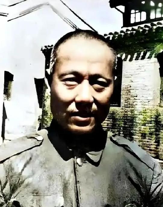 天津解放后，开国中将梁必业问守备司令陈长捷，既然我们把天津围困得水泄不通，你为何