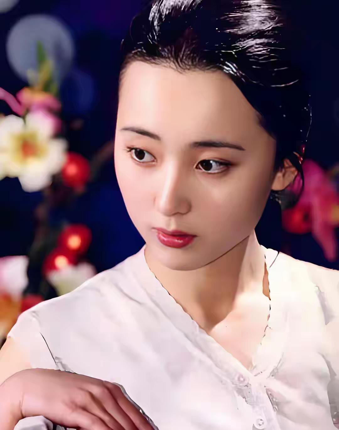 陈晓旭天生就是林黛玉，她容貌精致，气质满分，导演选得准，成就了永远的经典。陈晓
