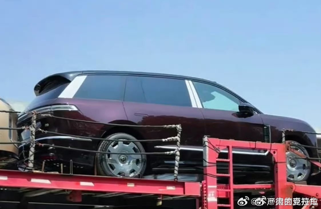 这两张图我想略微带个节奏（不是负面节奏请公关同学安心放假）因为这两张图我看了