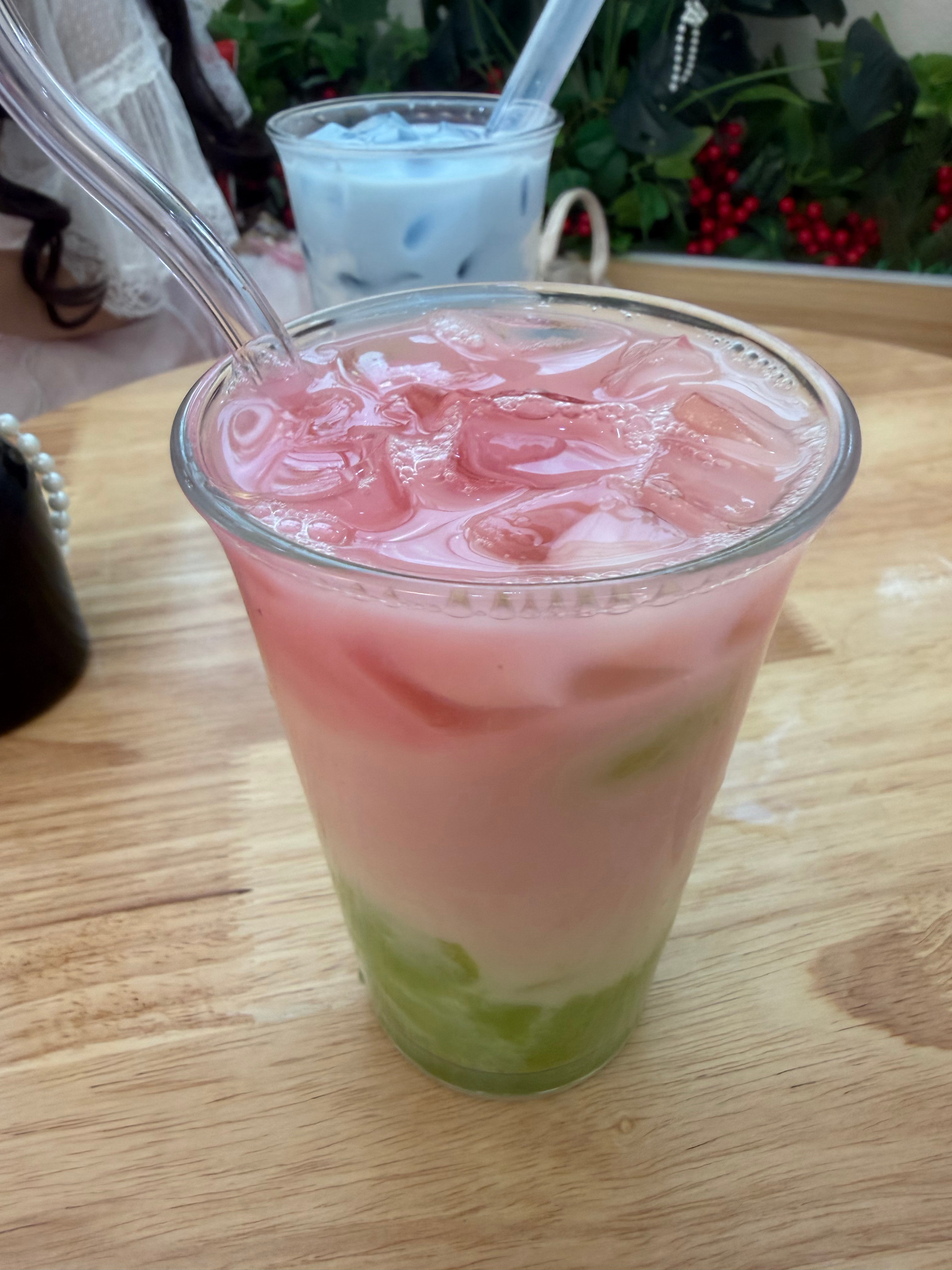 今天和同事去了一家小店！很漂亮味道也OK