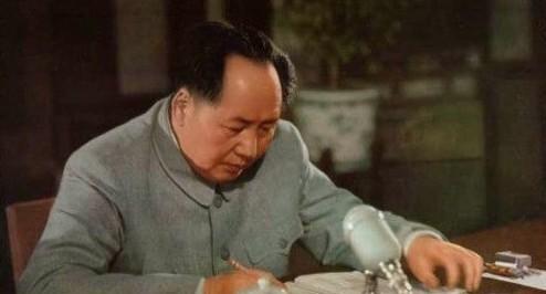 1965年6月，一次全国医疗工作会议上，一向好脾气的毛主席怒了。他拍着桌子生气