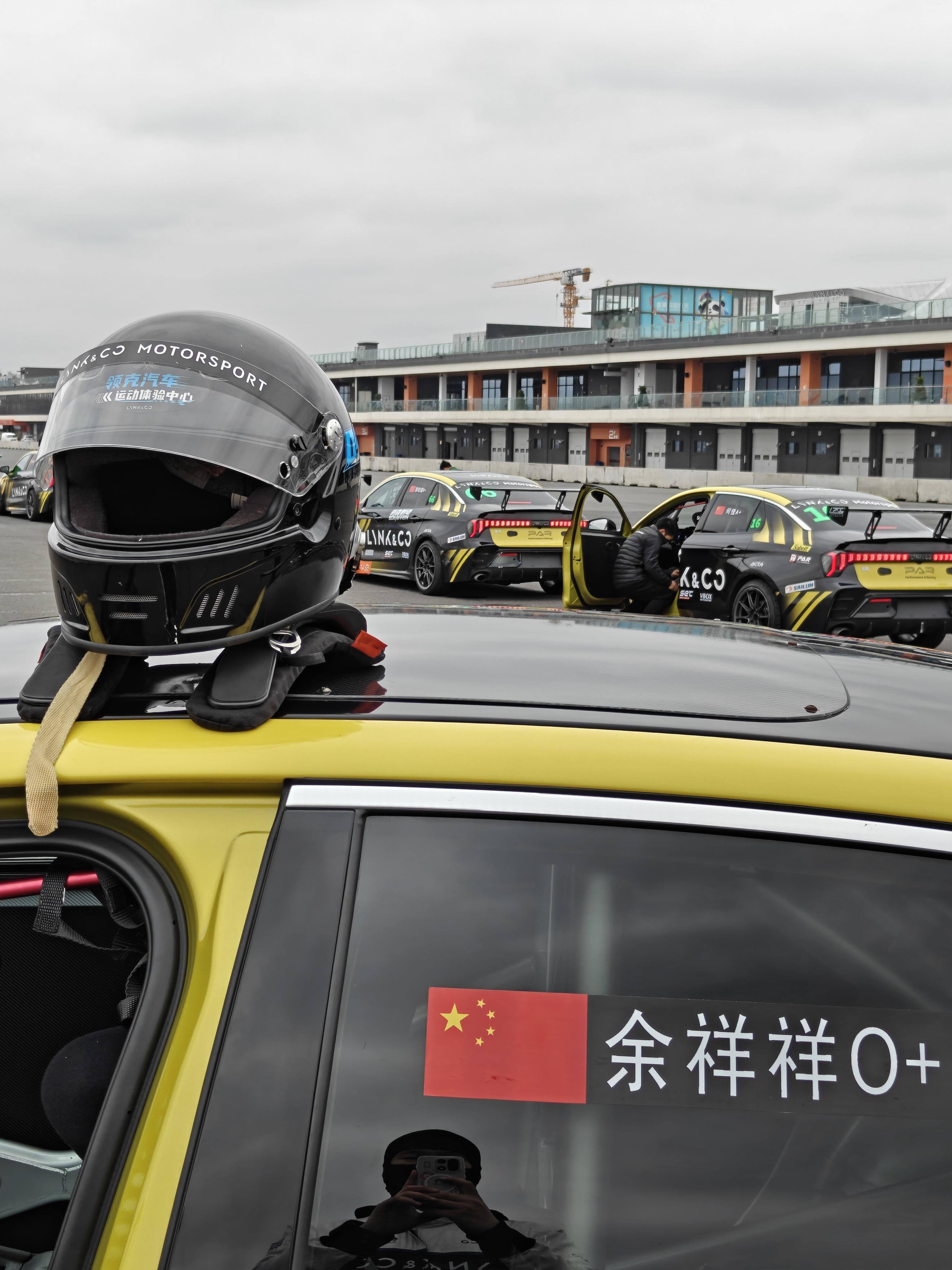 真要减肥了直线加速练到一半被汉斯夹到喘不过来气现在其他人继续练习我等教练给我换超