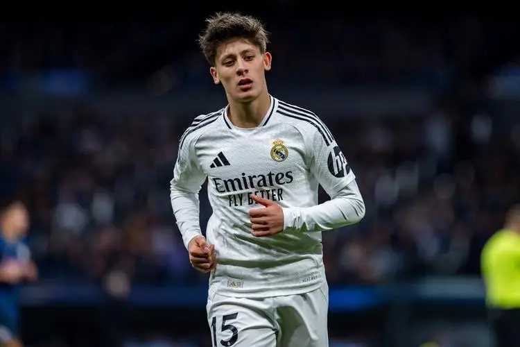 8800万镑豪购！曼城锁定皇马20岁新星瓜帅钦点德布劳内接班人北京时间11月