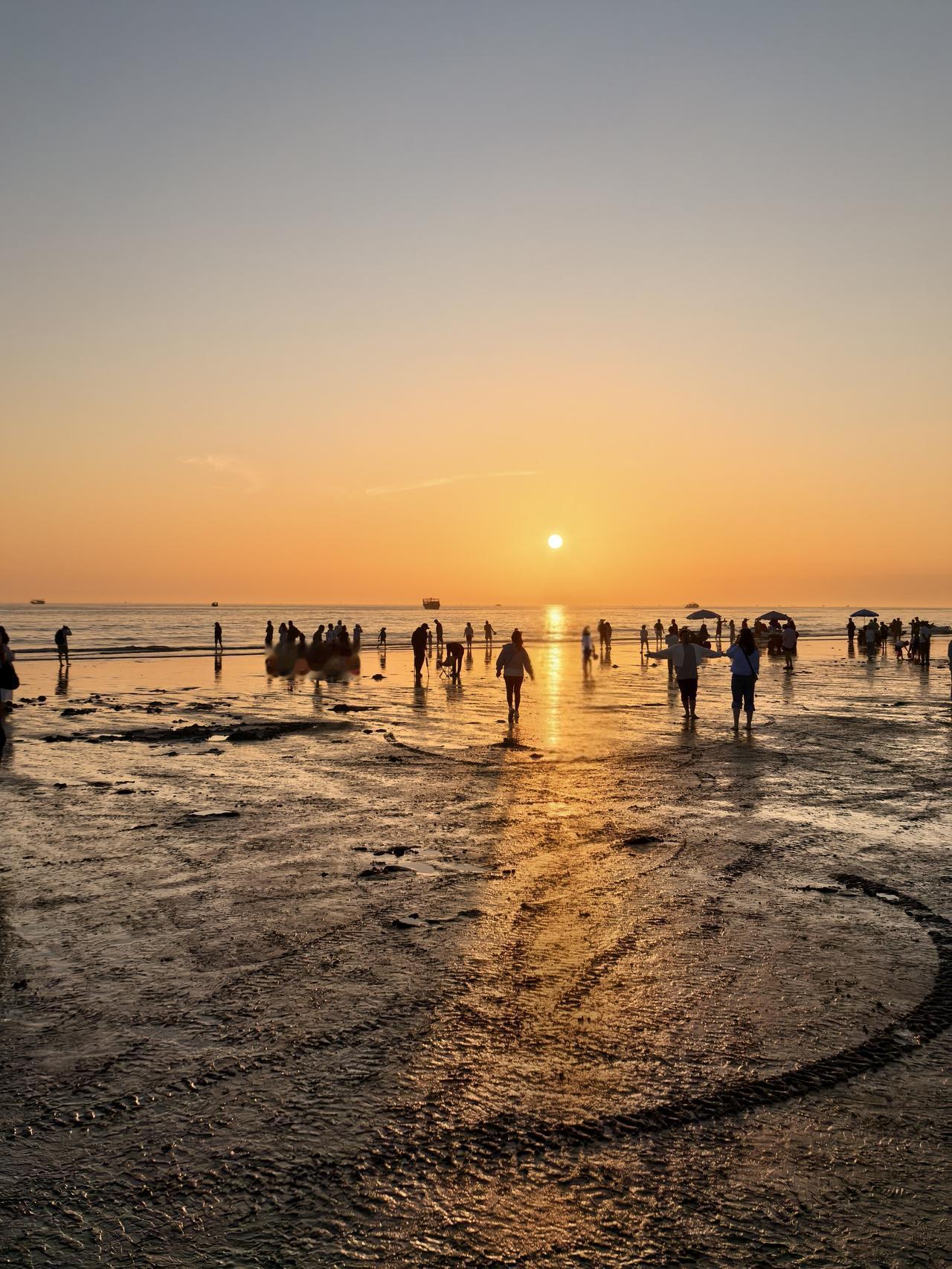 东观西望‌于广西并没有耽误股市收益，感觉北海银滩不如侨港海滩，南宁青秀山值得，植