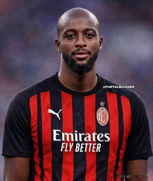 第二签即将到来！依然是一名中锋球员，我们期待已久的中锋马特塔，罗马诺、莫雷托、比