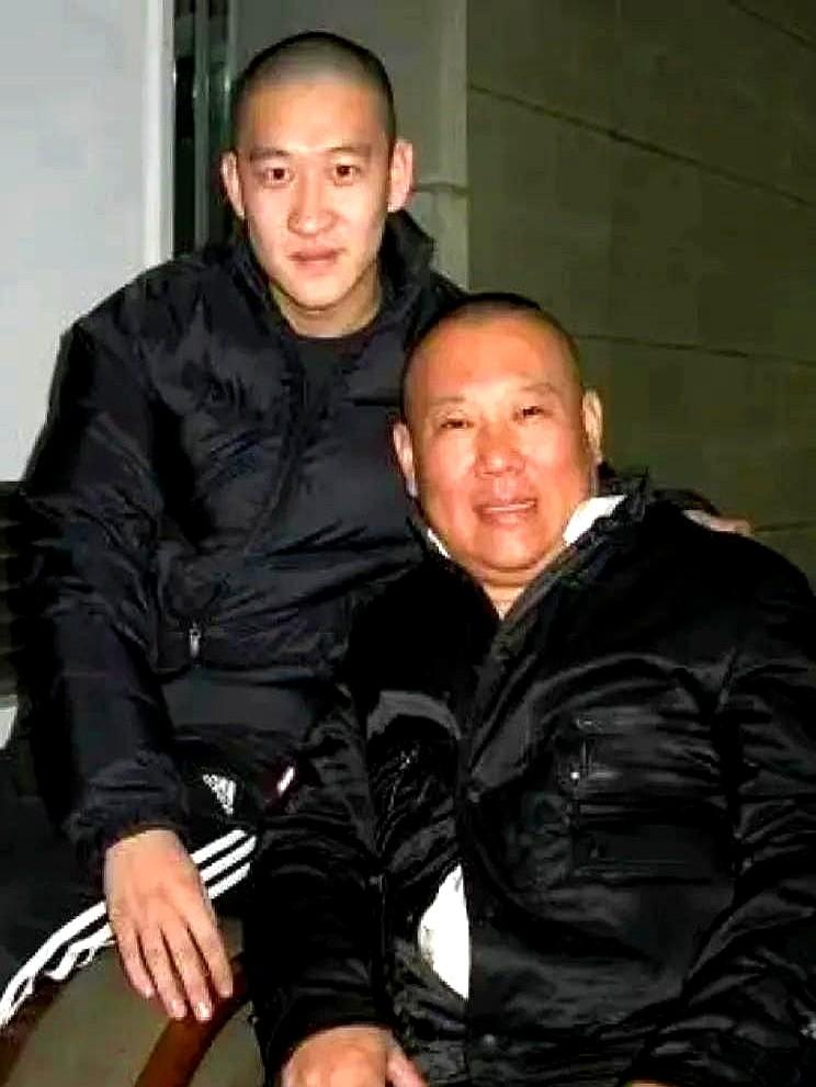 郭德纲前徒弟曹云金真的太敢说了！刚刚曹云金直播时表示：我现在也是当师父的人了
