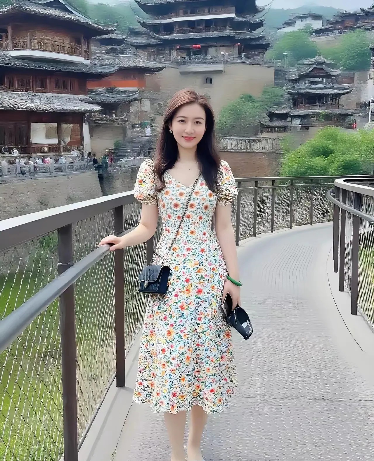 45岁，单身，还算漂亮吧？