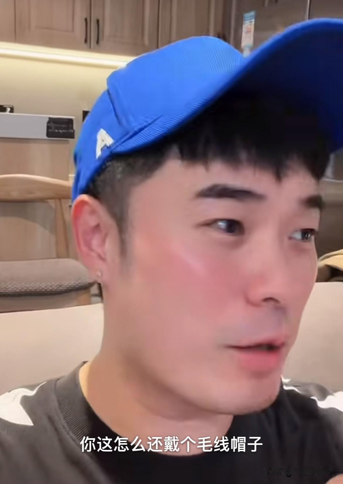 10月12日，陈赫鹿晗直播，两个人都不太懂对方的言行，互相提问，尴尬又好笑陈赫