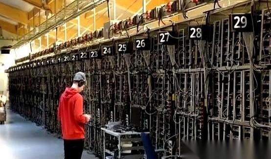 2100万枚。这是比特币的圣经，是写进代码的铁律，对吧？我告诉你个秘密，这数