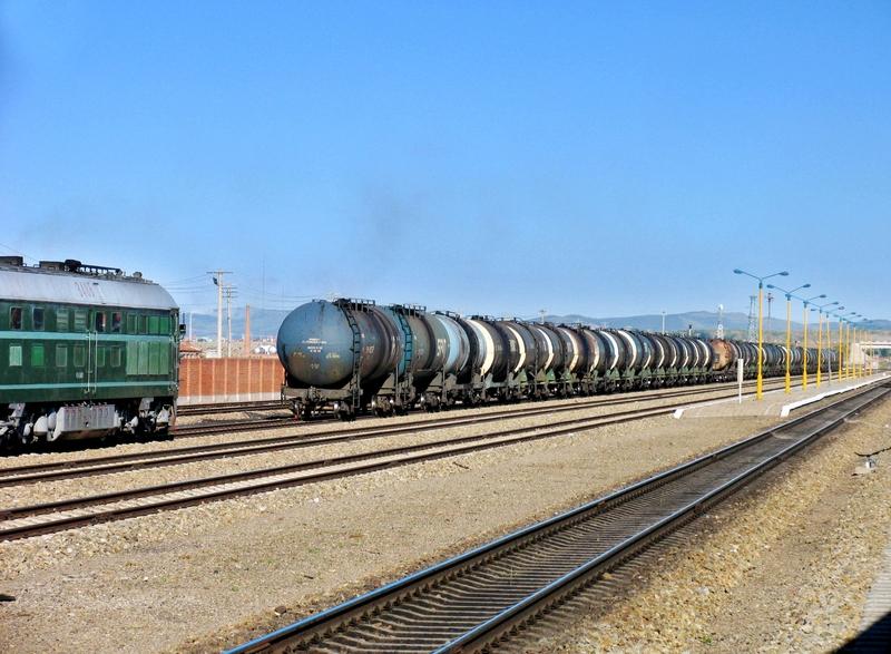 现在鼓励买燃油车，结合石油资源丰富这一情况，释放的信号很值得琢磨。表哥去年花32