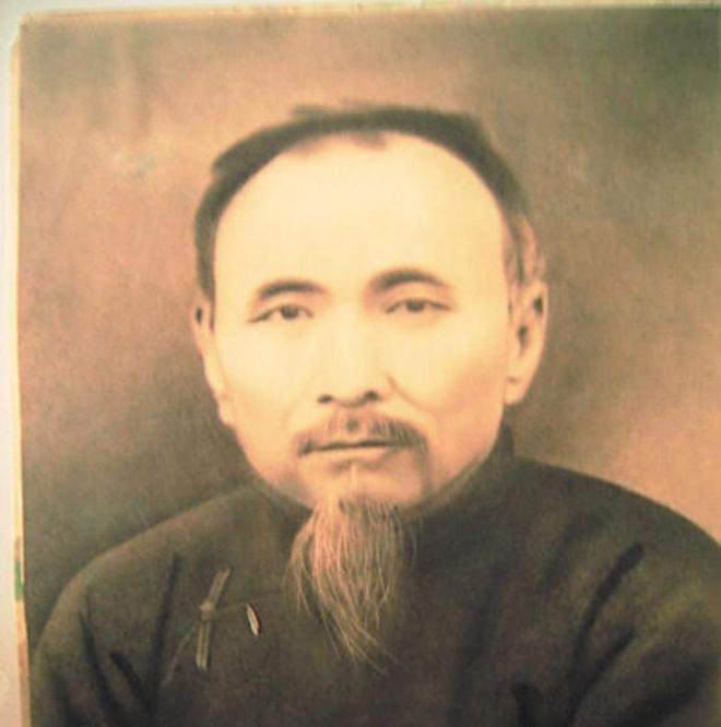1935年，日军军官土肥原贤二，见大侠杜心五誓死不降，决定公开处决他。行刑的头天