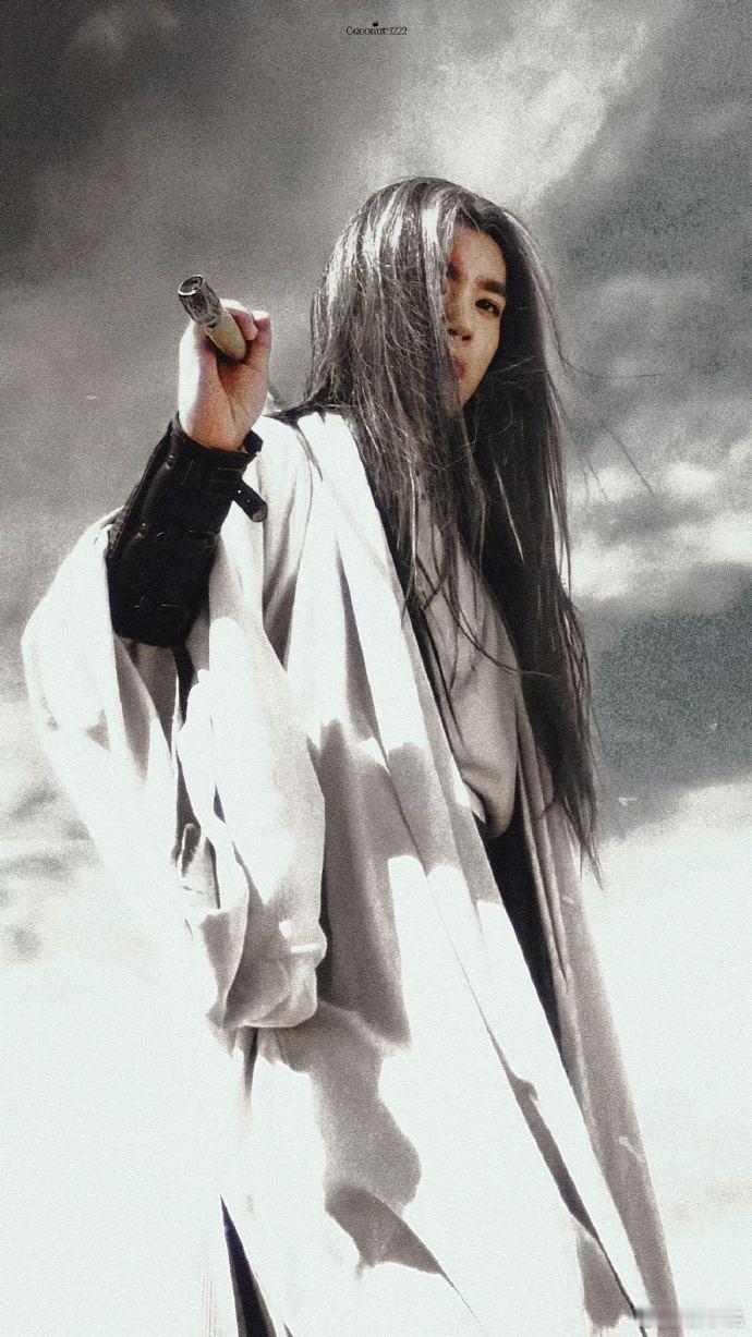 可恶又被于适这小子帅到了从动作到气质，于适把竖的冷与强完美融合，不是单纯耍帅，