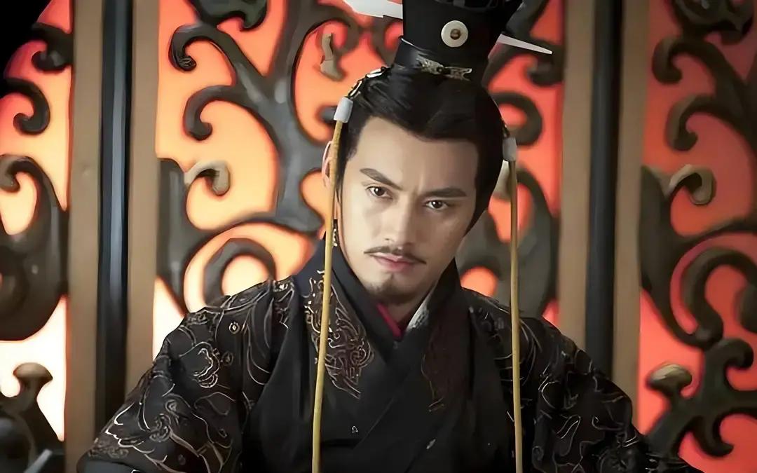 刘秀为什么不杀功臣？第二份诏书送到大司马邓禹府上时，他正在后院修剪一株腊梅。幕僚捧着木匣的手有些发颤