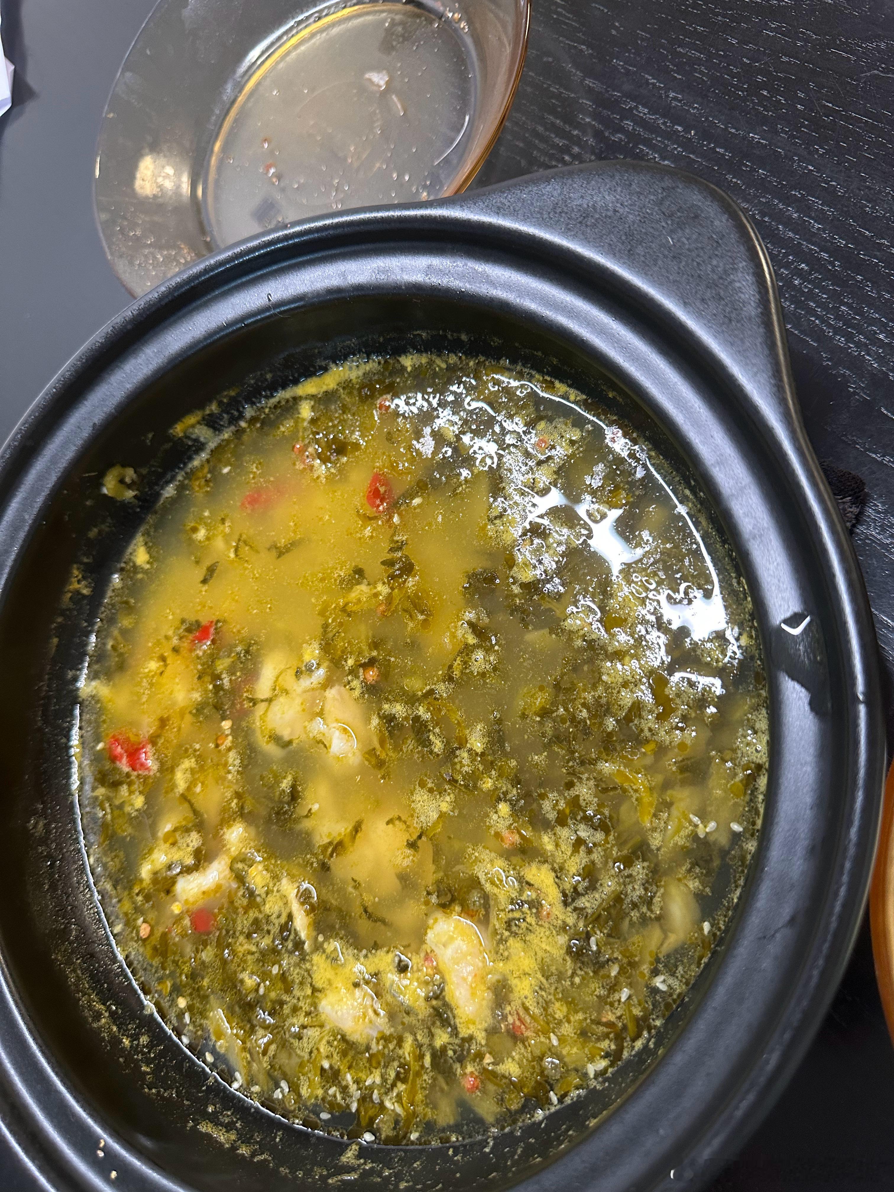 晚饭继续海鲜+河鲜河马打折黑鱼片和鱿鱼，两个菜吃不完最近战斗力减弱