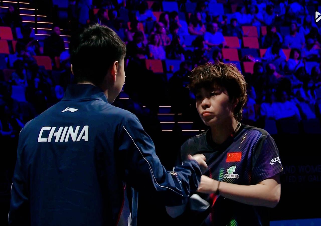 我去！于子洋指导王艺迪，被全程收音了。咱们一点秘密也藏不住了。第一局两人