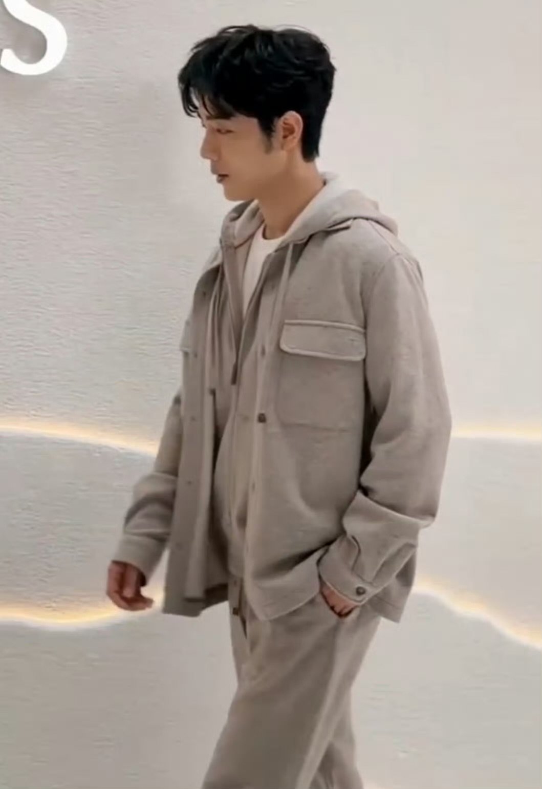 肖战一张有很多大爆剧的脸肖战在我担永无出头之日肖战一张有很多大爆剧的脸，有他在