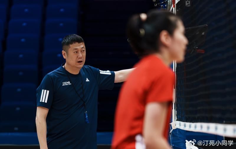2026世界女排联赛中国女排2日晚在南京青奥体育公园体育馆进行公开训练，队长龚