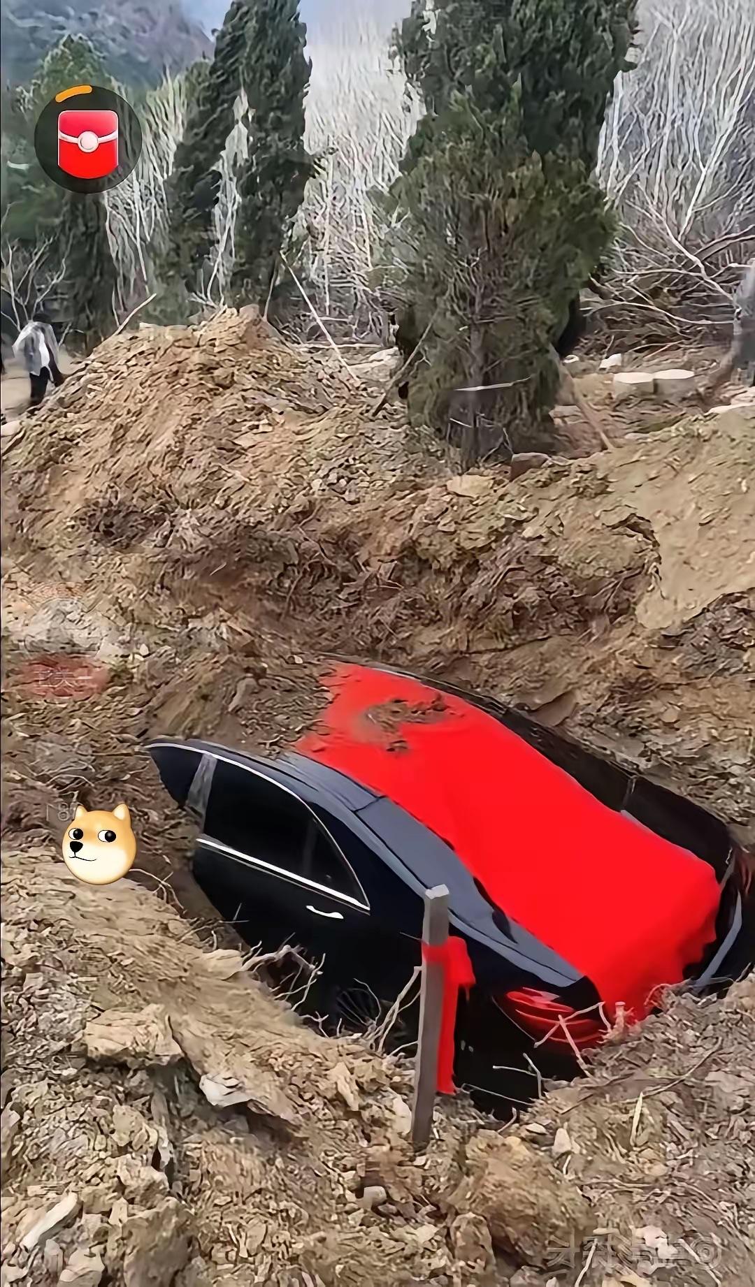 官方通报来了！埋奔驰陪葬的金某，摊上事了！4月10日，辽宁辽阳弓长岭区政府一纸通