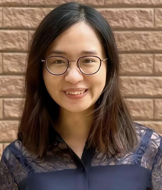 这是乱港分子何依琼，​​1996年出生的何依琼，放弃香港红十字会任职，靠着BNO