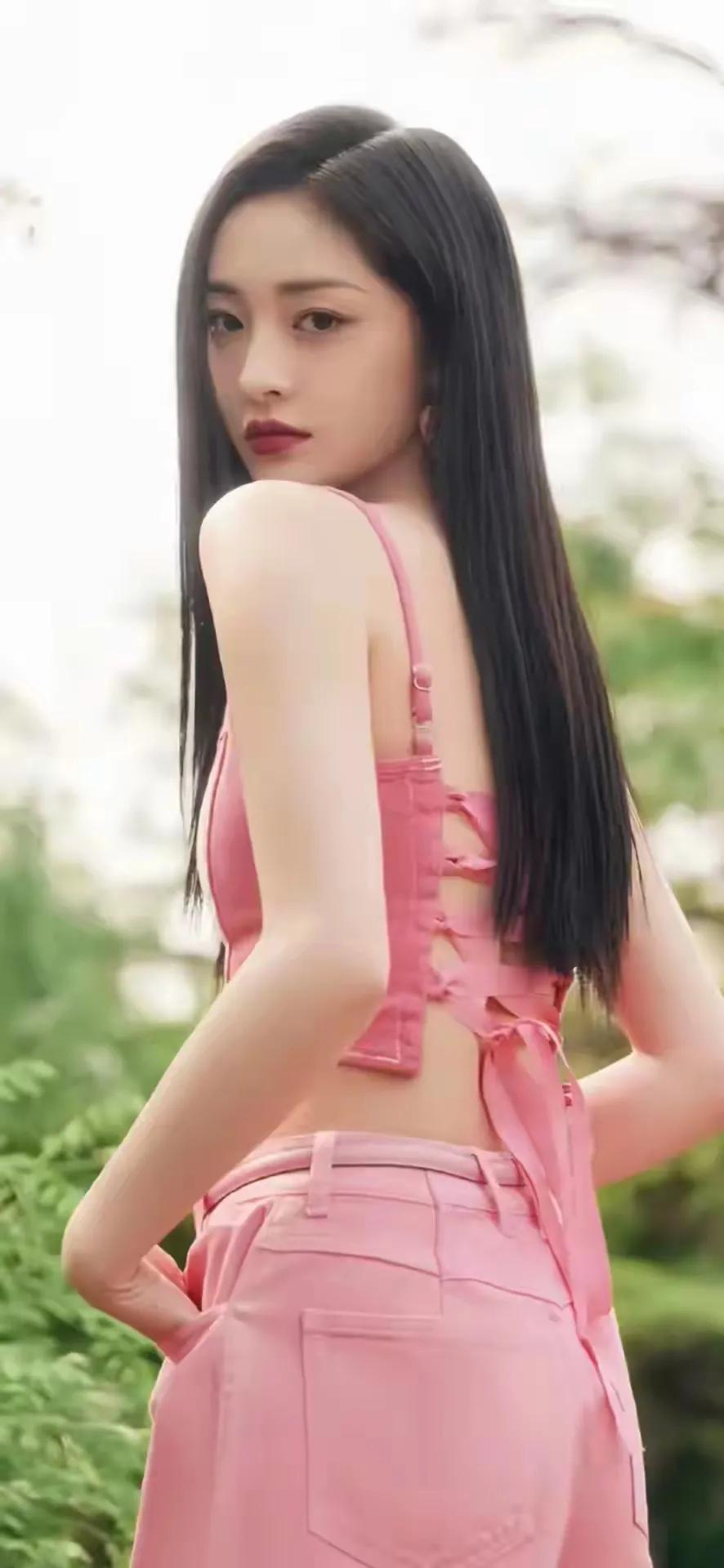 周洁琼美图分享，优雅美丽，清纯可人分享美女＃安利美女壁纸美女大合集啦热荐美