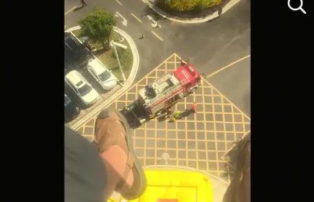 挺心酸的！云南曲靖一男子因工资被拖欠，坐在高楼边缘的视频今天刷屏网络。视频里他双