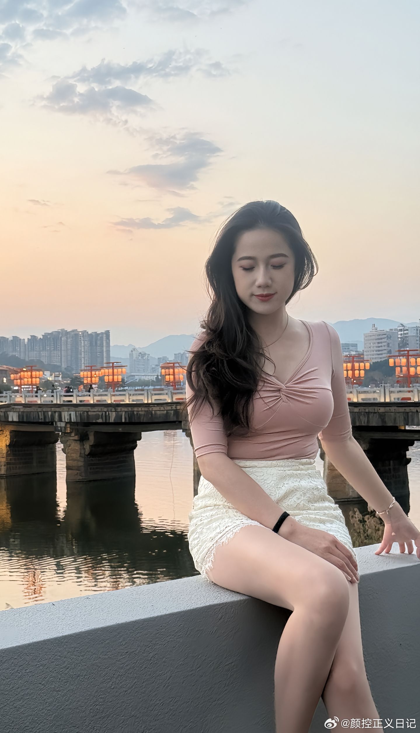 轻熟女神范儿粉色淑女美女