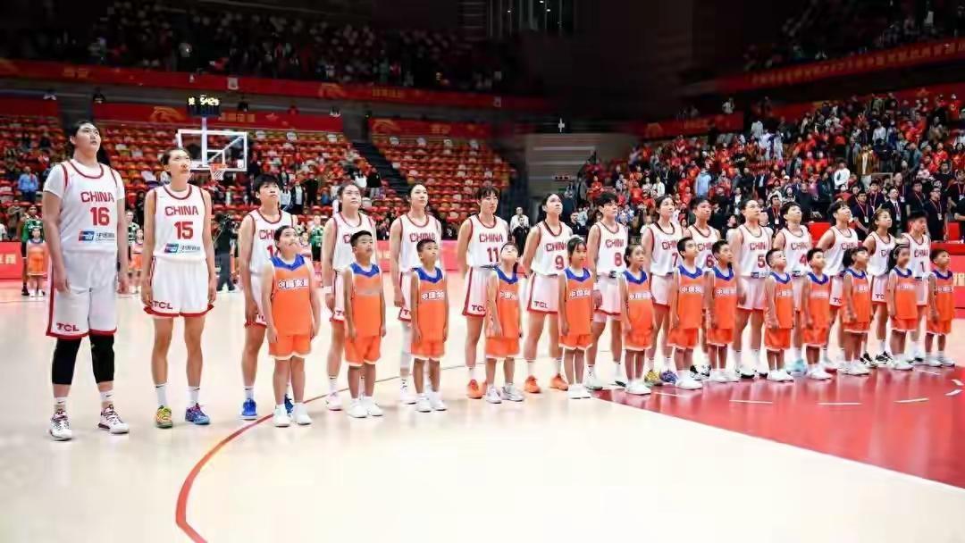 15人名单背后，藏着中国女篮的“三张底牌”——这一次，郑薇不只要赢，还要赢得漂亮