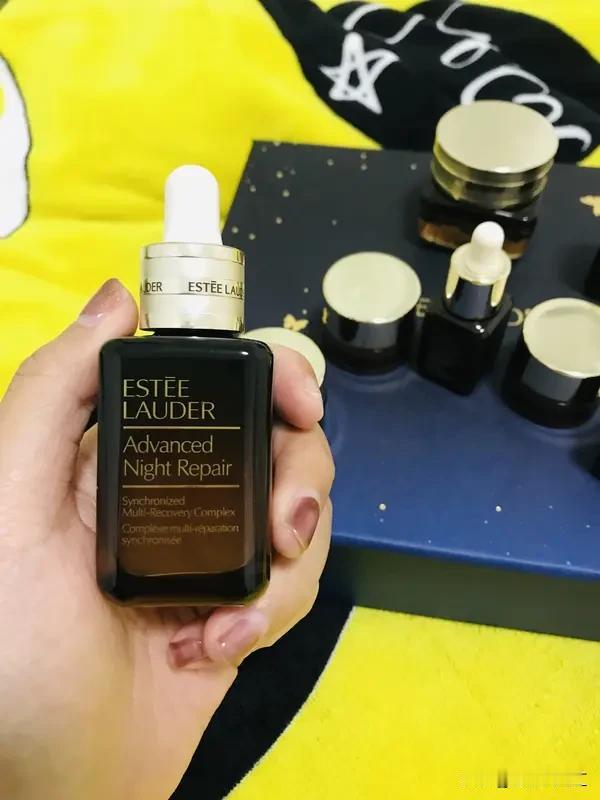 要说哪个品牌的女士护肤品好，那可太多啦。兰蔻就很不错，小黑瓶精华可是明星产品，质