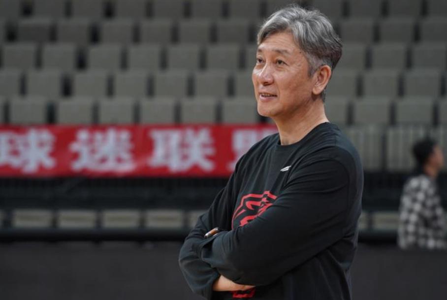 接替杜锋最佳人选基本浮出水面，深耕广东多年的王怀玉呼声最高，可朱芳雨进退两难，换