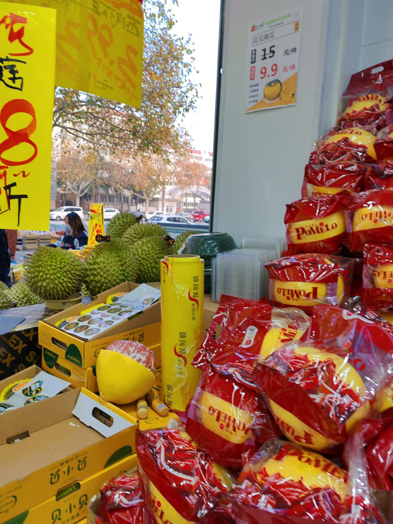 铁打的营盘流水的兵12月6日，陕西西安。我家小区附近的火锅店关门了，招商了一个