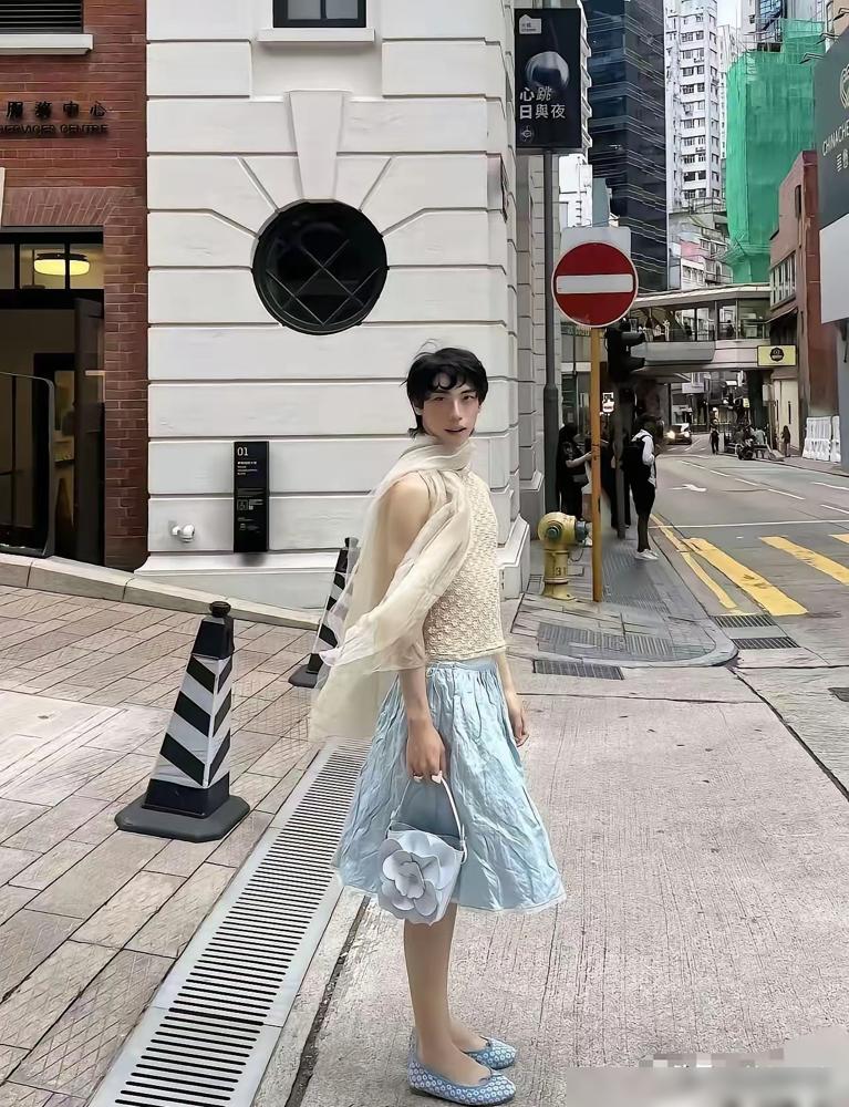 伊能静儿子终于摊牌了：我穿裙子，不是想当女孩，而是把身体当成秀场。他对着镜头