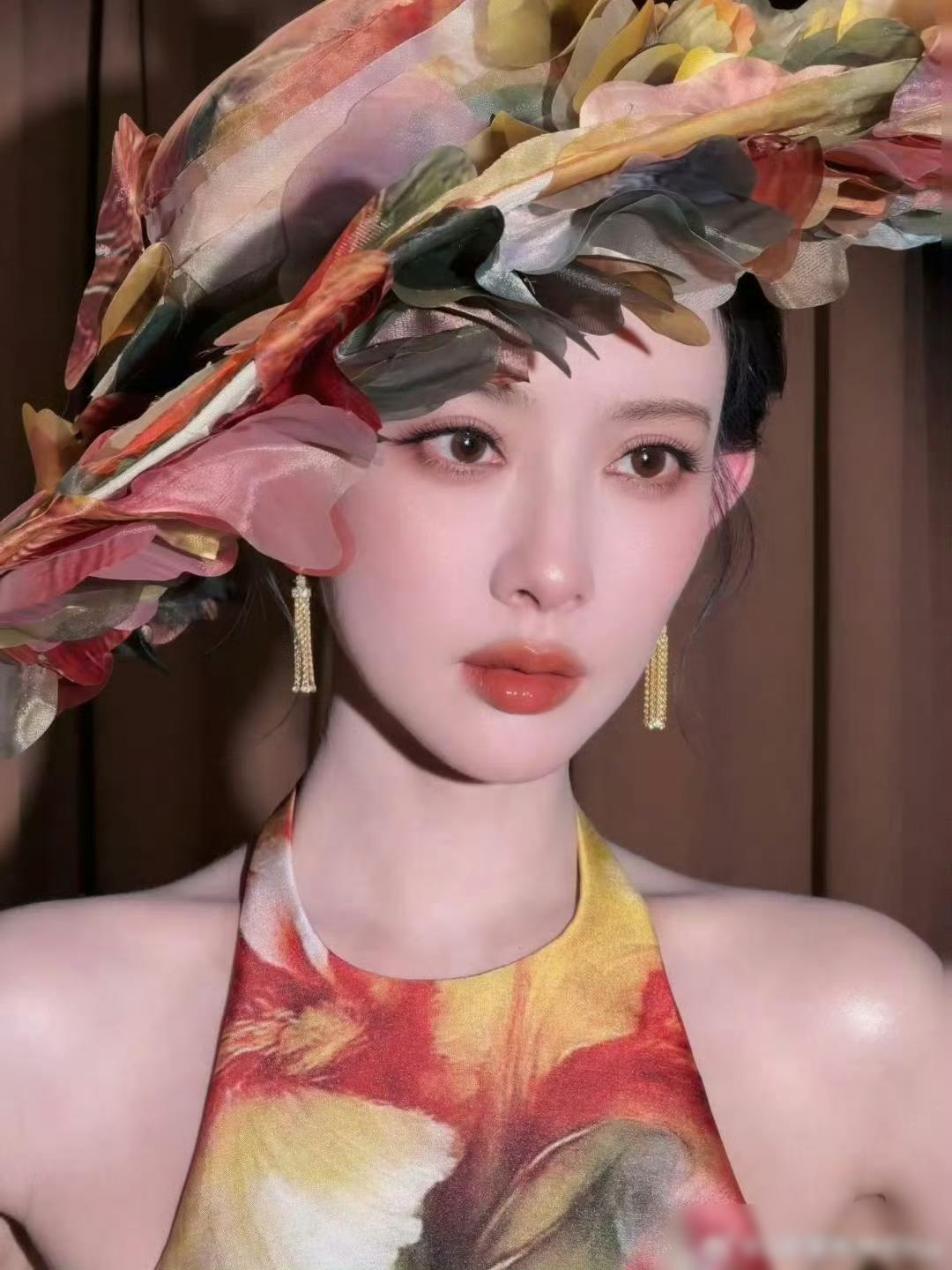 周翊然扶孟子义下台阶，我怎么有点恍惚？🤔周翊然和孟子义在雅加达同框，第一眼先被