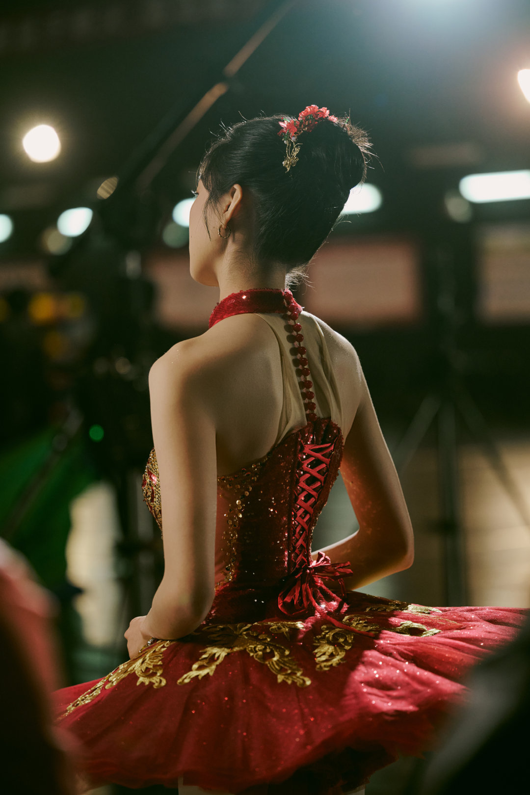 真的太美了千🥹🥹🥹镜头切过来的时候真的神了！体态好好，翩翩起舞的时候美到我