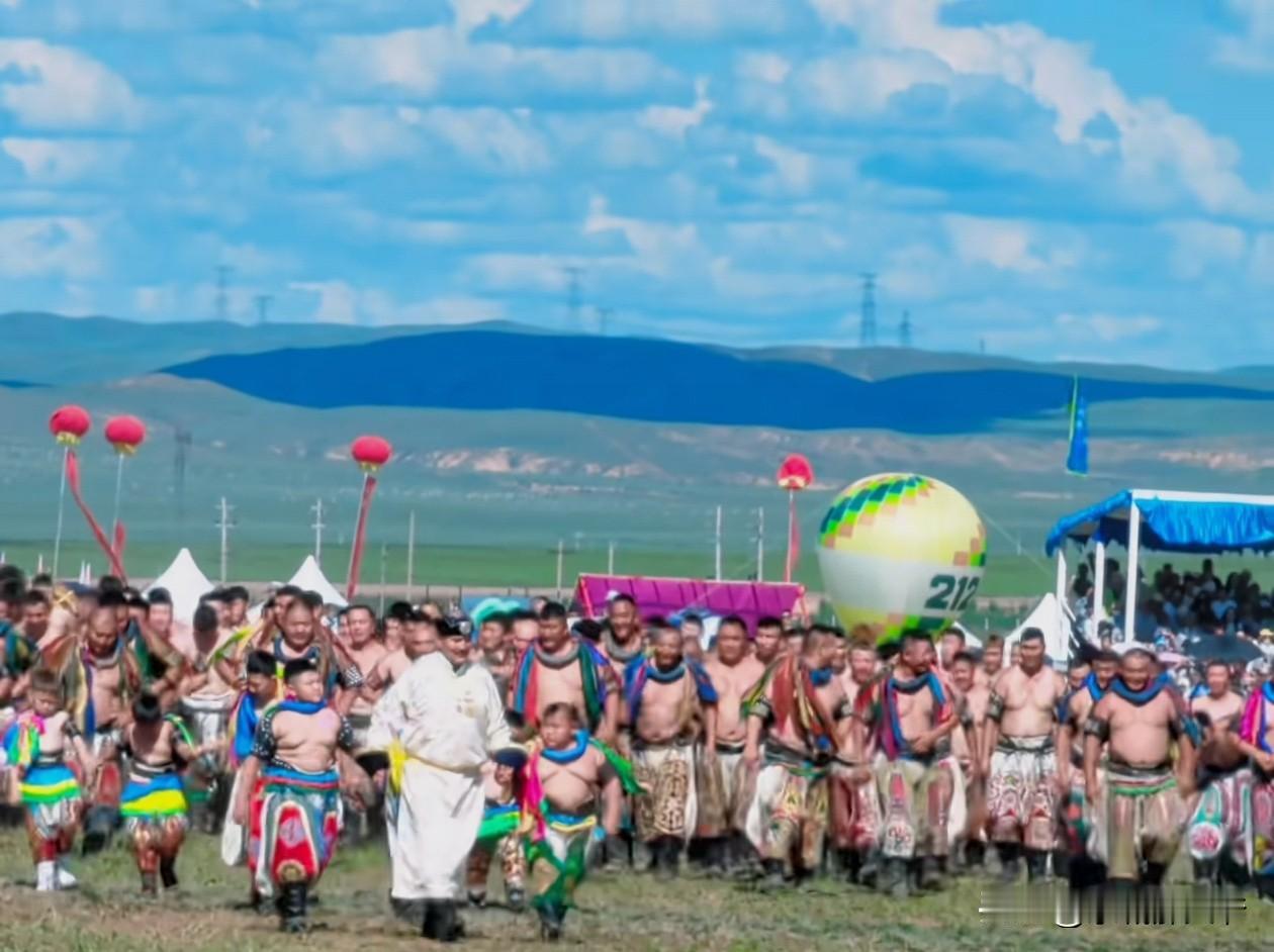 当全国各地的健身馆流行腹肌的时候，内蒙古的草原上从来不相信腹肌。成年人的博克手想