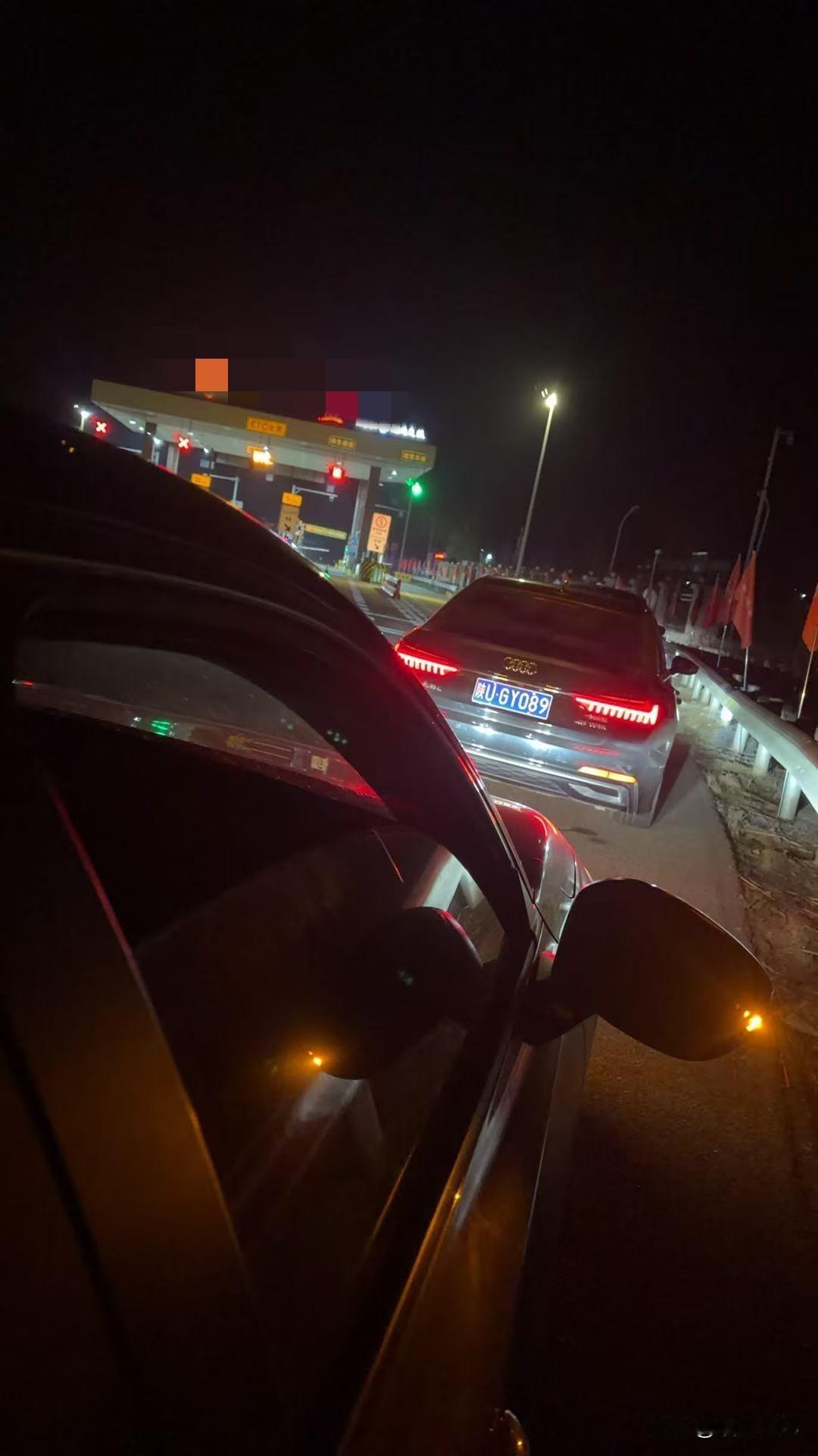 坐等高速免费今天和家人一起去武汉接妹妹回家过年，想着一家人团年就要完完整整。