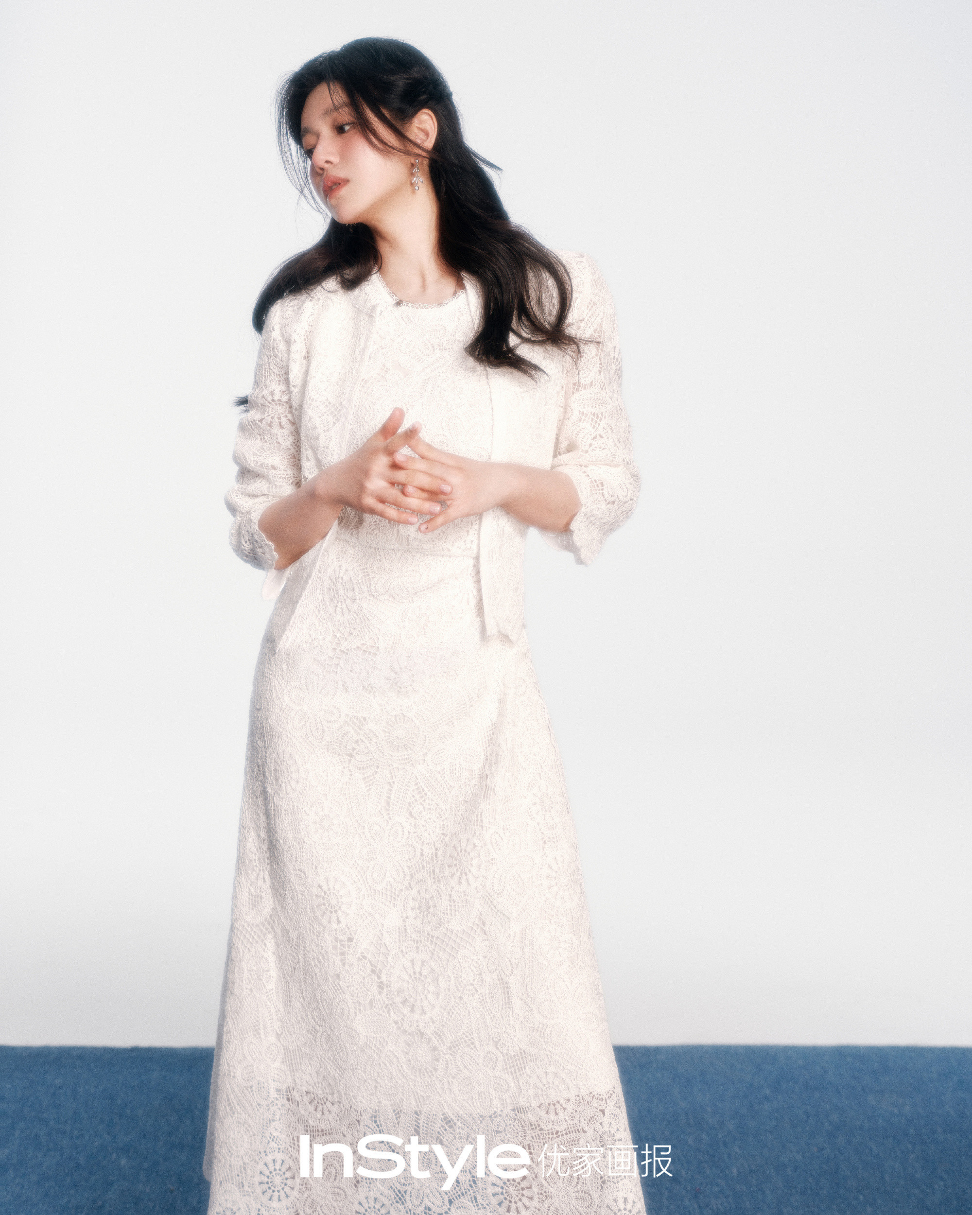 陈妍希InStyle四月刊封面陈妍希衔光为屿大片慵懒、随性、松弛、灵动——这些