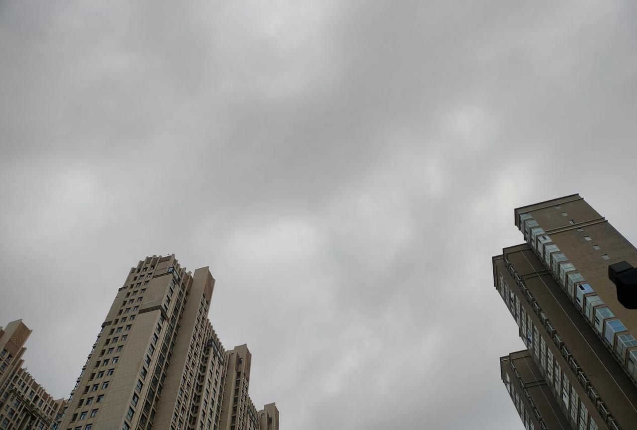 洛阳的这天气预报的天天有雨，最终都让人无语，这不，又憋了两天了，愣是一滴都没有下